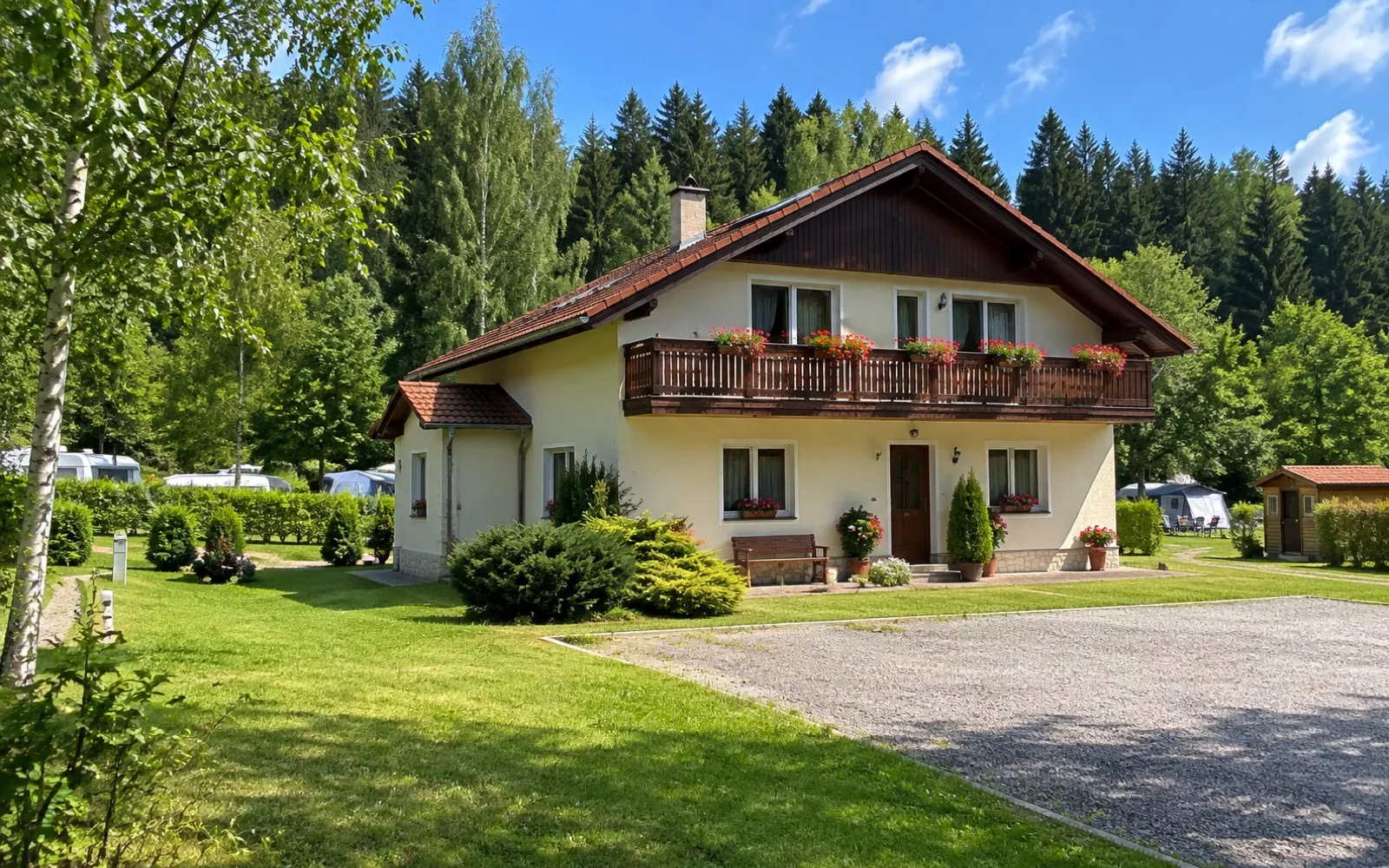 Apartmány v kempu Pecka